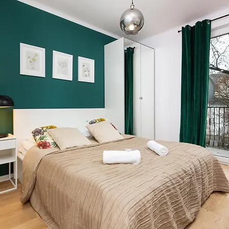 Chmielna By Renters Apartament