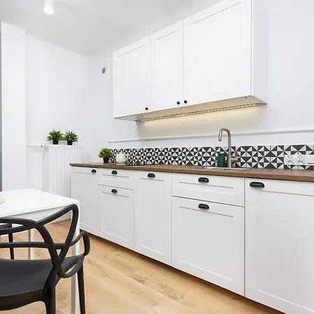 Chmielna By Renters Apartament