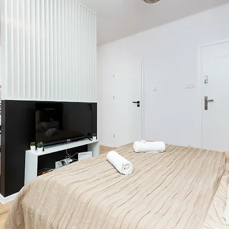 Chmielna By Renters * Warszawa